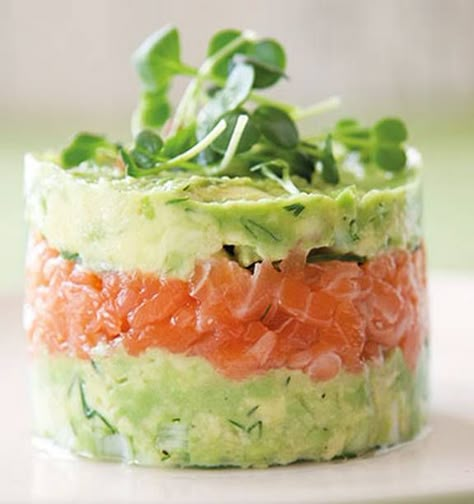 Salmon Tartare, Salmon Avocado, Xmas Food, Avocado Recipes, Party Food Appetizers, Cafe Food, Salmon Recipes, Fish Recipes, Seafood Recipes