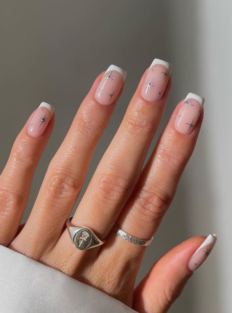 11 Sophisticated Christmas Nail Art Trends (& Not A Snowman In Sight)+null Milky Nails, Square Nail Designs, Nagel Tips, Colorful Nails, Christmas Gel Nails, Short Square Nails, Christmas Nails Acrylic, 2023 Trends, Festival Nails