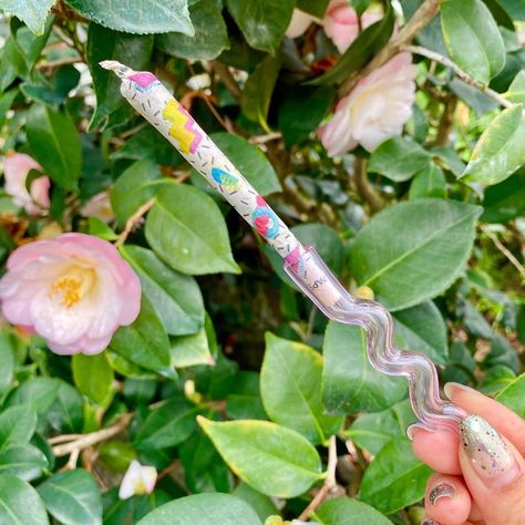 Cool Pipes, Hippie Aesthetic, Pretty Pens, Spark Up, Rolling Paper, Puff And Pass, Diy Creative Crafts, Diy Creative, Just Girly Things