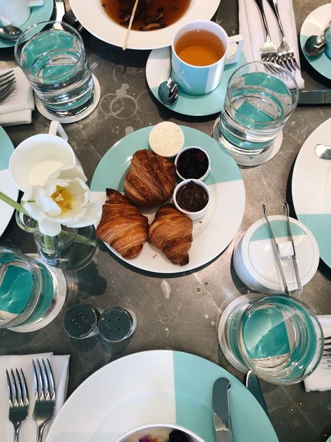 New York Breakfast At Tiffanys, Nyc Breakfast At Tiffanys, Blue Box Cafe London, Breakfast At Tiffanys New York City, Tiffany Blue Box Cafe, Blue Box Cafe Nyc, Blue Cafe Aesthetic, Tiffany Core, Tiffany And Co Aesthetic