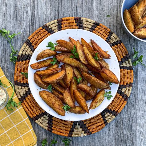 Peri Peri Potato Wedges - Zena's Kitchen Potato Salad Sweet, Salad Sweet Potato, Salmon Tray Bake, Pesto Potato Salad, Baked Potato Wedges Recipe, Potato Hummus, Hummus Avocado, Pesto Potatoes, Sweet Potato Hummus