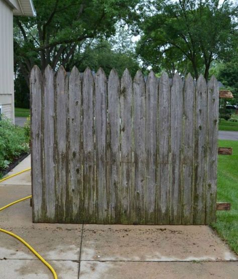 Don't throw out old fence boards! We've got the perfect upcycling ideas for you!  LOOK AT THE OTHER THINGS Repurposed Picket Fence Ideas, Repurpose Fence Panels, What To Do With Old Fence Boards, Fence Slats Projects, Fence Decorating Ideas Creative, Reuse Fence Boards, Fence Picket Projects, Fence Panels Ideas, Fence Panels Ideas Decor