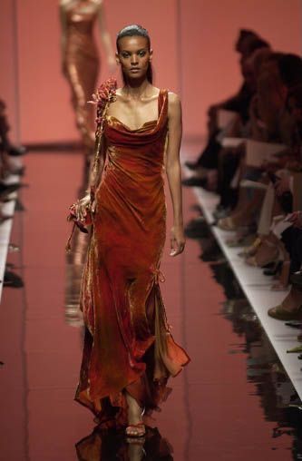 Elie Saab Fashion Show, 90s Red Carpet, Beaded Couture, Runway Aesthetic, Red Carp, Fashion Journalism, Elie Saab Haute Couture, Liya Kebede, Model Runway