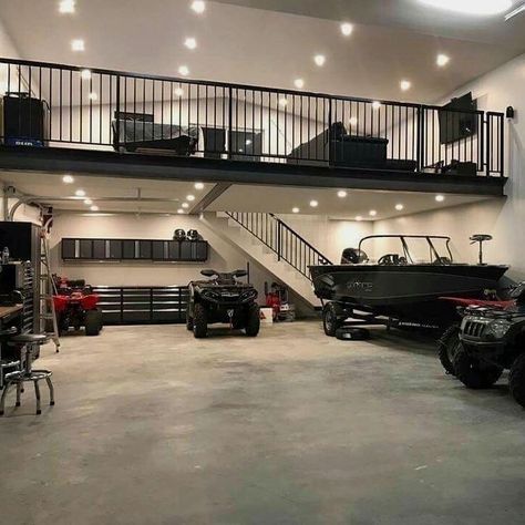 Garage Goals, Carport Modern, Casa Garage, Man Garage, Metal Barn Homes, Garage Loft, Ultimate Garage, Barn Garage, Interior Vintage