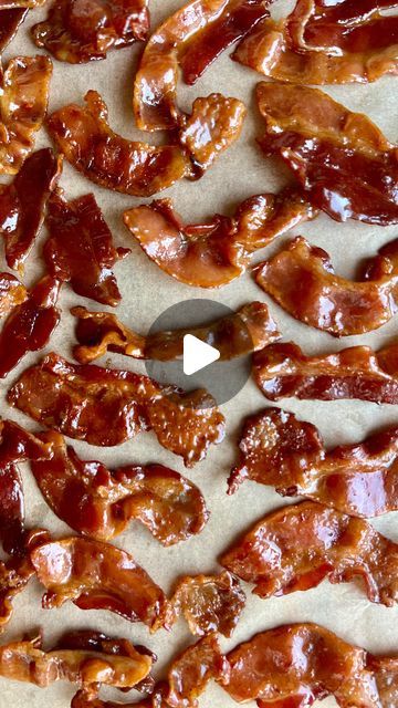 Misha on Instagram: "Maple Candied Bacon 🍁 🥓 😍  This is the perfect combination of sweet, smoky,  and savory! I've candied bacon using a number of different methods but this one gives me really consistent results and always hits the same 🤤  - 1 package streaky bacon - 2 tablespoons maple syrup   1. Cut bacon in half then cook on medium high heat until crispy  2. Remove from pan and transfer to paper towels to crisp up further (strain and save bacon fat for later use) 3. In a clean pan on medium heat add back in the crispy bacon along with two tablespoons of maple syrup  4. Gently mix the bacon around so it's well covered in syrup and continue occasionally doing so for the next 5 minutes until the syrup no longer looks like liquid in the pan and has reduced to the point of starting to s Maple Candied Bacon, Streaky Bacon, Maple Candy, Hot Appetizers, Brunch Drinks, Bacon Jam, Candied Bacon, Food Drinks Dessert, Bacon Recipes