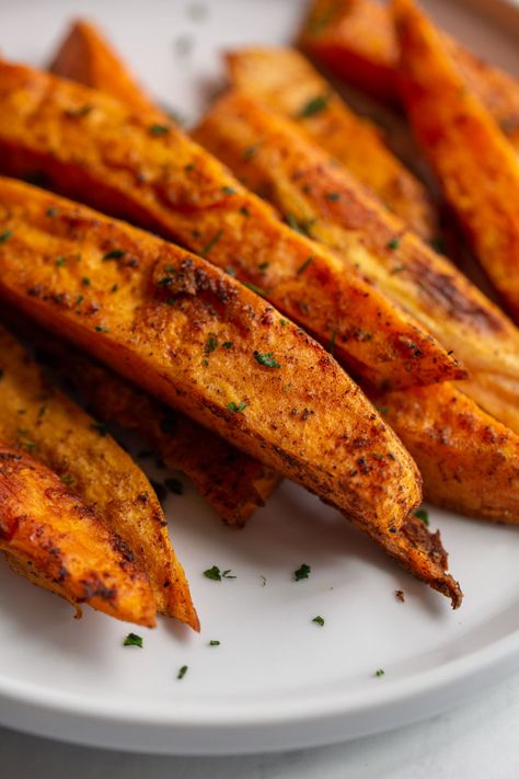 These roasted sweet potato wedges are a sweet and spicy easy side dish. They're perfectly paired with burgers, steak, meatloaf and chili and a great dish to bring to a bbq or cookout. Sweet Potato Steak Fries, Steak And Sweet Potato Dinners, Bring To A Bbq, Roasted Sweet Potato Wedges, Spicy Potato Wedges, Dishes Ideas, Healthy Cheese, Potato Wedges Recipe, Wedges Recipe