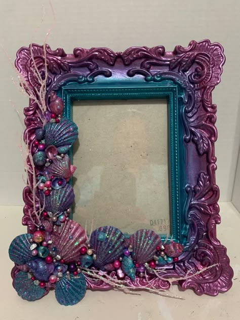 Diy Mermaid Picture Frame, Diy Mermaid Room Ideas, Mermaid Mirror Diy, Mermaid Core Room Decor, Mermaid Crafts For Adults, Mermaid Display, Mermaid Bathroom Ideas, Mermaid Chest, Mermaid Vanity