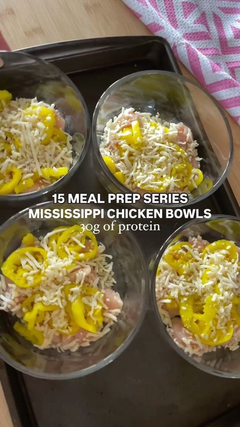 Ashley Starcher | Macro Coach | A MUST SAVE 🙌🏼 these mississippi chicken bowls are packed with flavor and 30 grams of protein in 15 minutes or less! For me, meal prep is… | Instagram Macro Bowls Meal Prep, Chicken Parm Bowl, High Protein Rotisserie Chicken Recipes, Meal Prep Single Serve Bowls, Meal Prep With Protein, Pyrex Meal Prep, High Protein Chicken Casserole, Meal Prep Bowls Lunch Ideas, Weight Watchers Lunch Meal Prep