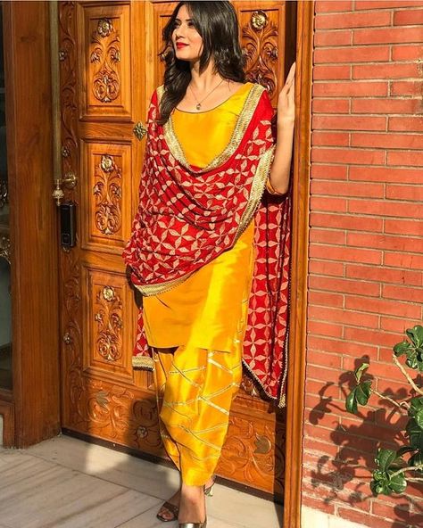 FOR PRICE SHIPPING ....CLICK LINK IN BIO.......... PLEASE DO NOT SEND DM WE ARE UNABLE TO REPLY ON TIME DUE TO BIG NUMBER OF DMs Indian Fashion Suit Saree Simple Suit With Heavy Dupatta, Types Of Dupatta, Trending Suit Designs, Suit With Heavy Dupatta, Kurtis Ideas, Frock Salwar, Plain Anarkali, Simple Indian Suits, Simple Suit