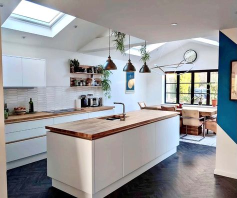 Kitchen Wood Worktop, Wood Worktop Kitchen, Modern Kitchen Photos, Wooden Worktops, Wood Worktop, Kitchen Wood, Kitchen Dimensions, Stone Kitchen, Studio Kitchen