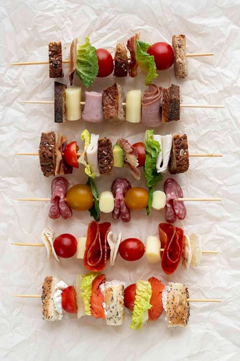 Sandwich Ideas Party, Sandwich Kabobs, School Lunch Sandwiches, School Lunch Recipes, Sandwich Ideas, Sandwich Bar, Food On Sticks, Sandwiches For Lunch, Eat Lunch