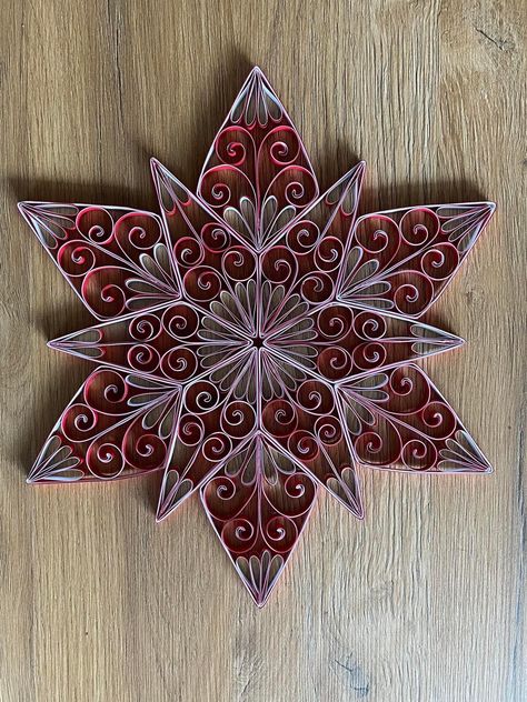 Quilling Star, Quilling Flower Designs, Christmas Snowflakes Decorations, Christmas Quilling, Quilling Christmas, Paper Quilling Patterns, Quilled Paper Art, Quilling Tutorial, 3d Quilling