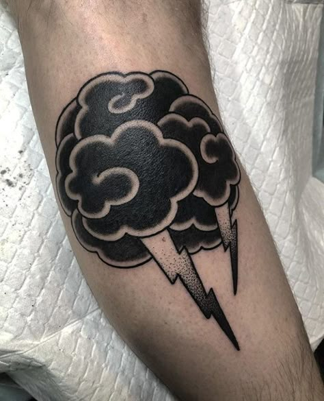 Cloud Tattoo Ideas, Black Cloud Tattoo, Irezumi Sleeve, Japanese Cloud Tattoo, Japanese Clouds, Bed Tattoo, Cloud Tattoos, Cover Up Tattoos For Men, Clouds Tattoo