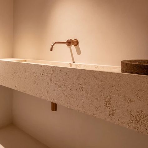 HOF VAN ROOSMAELEN | Valerie Van Der Put Limestone Bathroom Countertop, Bathroom Travertine, Boutique Bathroom, Travertine Sinks, Classic Room, Concrete Effect Paint, New House Bathroom, Ensuite Bathroom, Toilet Design