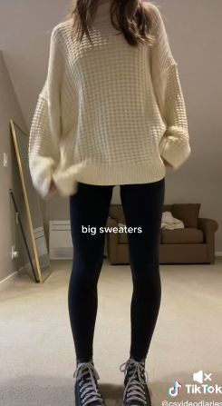 College Outfit Leggings, Dark Academia Leggings Outfit, Big Sweater Leggings Outfit, Over Sized Sweatshirt Outfit Leggings, Winter Fits Leggings, Coquette Leggings Outfit, Warm Leggings Outfit, Legging And Sweater Outfits, Coquette Cold Weather Outfits