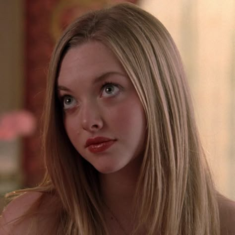 Mean Girls Icons, Mean Girls Karen Smith, Amanda Seyfried Mean Girl, Pink Y2k Fashion, Mean Girls Karen, Mean Girls Aesthetic, 2000s Icons, Y2k Fashion Aesthetic, Karen Smith