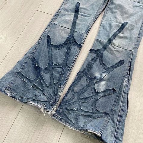 Custom Jeans Diy, Reworked Jeans, Denim Diy Clothes, Ropa Upcycling, Custom Jean, Reworked Denim, Diy Clothes Design, Custom Jeans, Concept Clothing