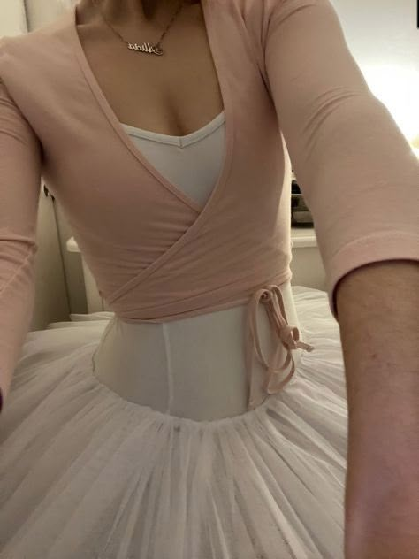 Balletcore Aesthetic, Ballet Inspired Fashion, Ballerina Outfit, Ballet Beauty, Ballet Inspiration, Ballet Clothes, Ballet Pink, Ballet Girls, Dance Outfits