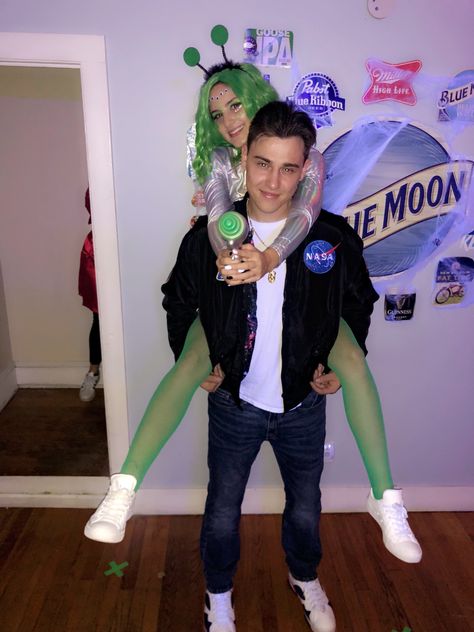 Alien And Spaceman Costume, Couples Space Costume, Couples Alien Costume, Alien Men Costume, Nasa And Alien Couple Costume, Couple Halloween Costumes Alien, Alien Couple Costume, Alien And Astronaut Costume, Couples Halloween Costume Alien And Astronaut