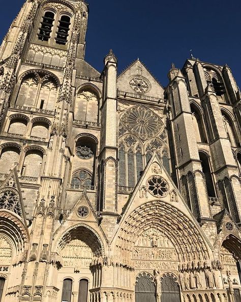 Reposting @aurelienduberry: Cathédrale Saint-Étienne de Bourges  #Cathédrale  #Bourges #Cher #Centre #France #Berry #photooftheday #amazing #picoftheday #instadaily #bestoftheday #beautiful #histoire #patrimoine #igaddict #nofilter #igdaily #architecture #color #nofilter #f4f #likeforlike #follow #followme #instagood #french #church #cathedral #monument #beauty Barcelona Cathedral, Monument, Berry, Barcelona, France, Architecture, Building, Travel, Beauty