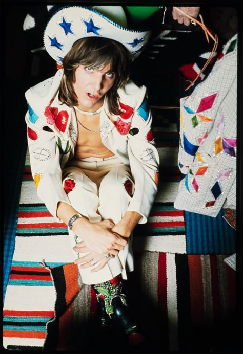 Graham Parsons, The Gtos, Describing Him, Rhinestone Suit, Nudie Suit, Flying Burrito Brothers, Chris Hillman, Pamela Des Barres, 80s Country