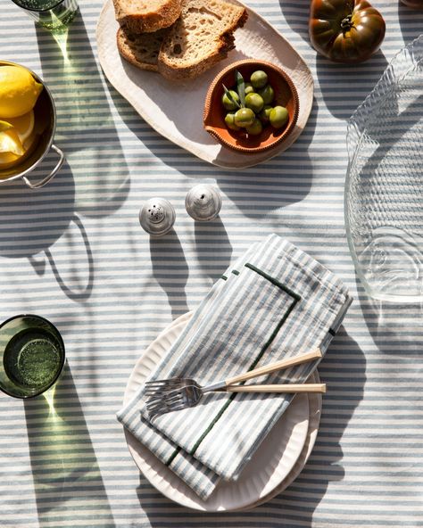 Dinner Set Photography, Minimal Picnic Aesthetic, Tableware Photoshoot, Napkins For Food Photography, Placemat Photography, Tableware Photography, Dining Table Cloth, Cozy Summer, Baked Clay