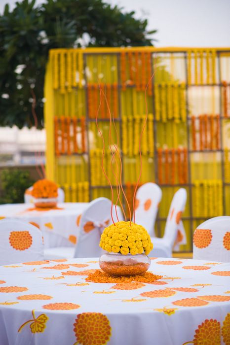 Delhi NCR weddings | Sudhi & Deepti wedding story | Wed Me Good Wed Me Good, Haldi Ceremony Decorations, Delhi Wedding, Desi Wedding Decor, Mehndi Decor, Haldi Ceremony, Simple Centerpieces, Indian Decor, Stage Decorations