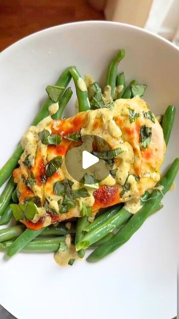 Mediterranean Diet For Beginners🇺🇸 on Instagram: "Pesto Aioli Chicken Bake✨ FOR FAMILY Thank you @caileeeats  ✅️🙌 Type "yes" if you want to get more posts like this  👉 Follow my page @mediterraneandiet_lifestyle to get Mediterranean diet recipes and tips for weight loss and a healthy lifestyle.  If you want the creamiest, most delicious mayo, you need @Chosen Foods mayo! It’s quickly become a favorite—made with simple ingredients and full of good fats from avocado oil. Plus, their avocado oil spray has been a staple in my kitchen for so long! 🌟🥑  Ingredients: what you’ll need: for the pesto aioli 1/2 cup Chosen Foods mayo 1/4 cup pesto 2 cloves garlic, minced 1 tbsp lemon juice pinch of salt & pepper 2lbs thinly sliced chicken breasts Chosen Foods Avocado Oil Spray 1 tsp thyme 1 tsp Pesto Aioli, Veggies Pasta, Pesto Recipes, Pasta Rice, Turkey Stuffing, High Protein Low Carb Recipes, Healthy Fitness Meals, Chicken Bake, Winner Winner Chicken Dinner