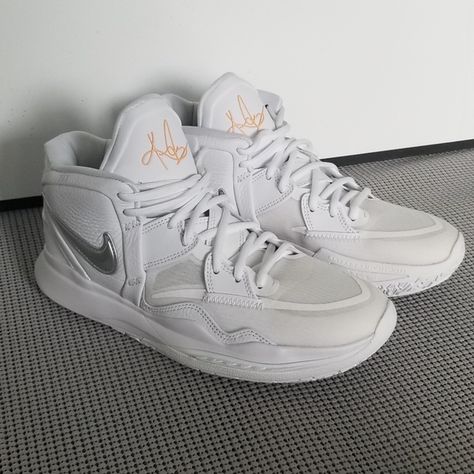 Nike Kyrie Infinity Men White Lace Up Mid Top Athletic Sneaker Shoes Size 9 Nike Kyrie Infinity, Kyrie Infinity, Nike Kyrie, Mid Top, Sneaker Shoes, Silver Style, Athletic Sneakers, Silver Fashion, White Lace