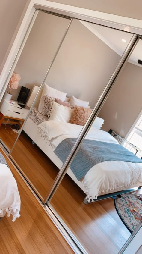 Closet Designs Small Bedroom With Mirror, Mirror Attached To Wardrobe, Bedroom With Mirror Wardrobe, Mirror On Cupboard Door, Room With Mirror Closet, Mirror Door Closet, Modern Bedroom Wardrobe Design, Cupboard Design Bedroom, Closet With Mirror