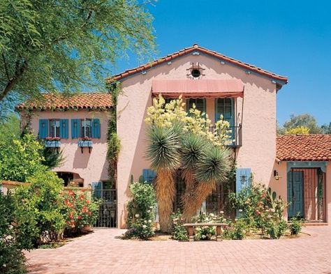 Singer Linda Ronstadt's Pink House For Sale in Arizona Pink House Exterior, Spanish Revival Home, Arizona House, Mediterranean Style Home, Adobe House, Mediterranean Style Homes, Linda Ronstadt, Casas The Sims 4, Mediterranean Home Decor