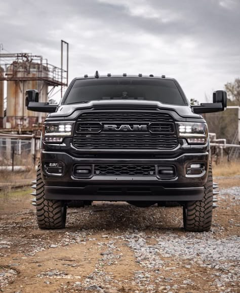 Dodge Ram 2500 Wallpaper, Lifted Trucks Wallpaper, Dodge Ram Wallpaper, Duramax Diesel Wallpaper, Man Truck Wallpaper, Black Ram Truck, Gmc Trucks Aesthetic, Ram 2500 Diesel, Dog Ram