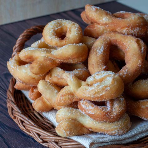 Italian Donuts Graffe - Zeppole Di Carnevale Italian Fried Dough Recipe, Zeppole Recipe Italian, Italian Donuts Recipe, Italian Fried Dough, Puff Pastry Squares, Deep Fried Donuts, Italian Treats, Pastry Squares, Zeppole Recipe