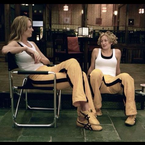 Uma Thurman and stunt double Zoe Bell in between takes on the Kill Bill set Zoe Bell, Kill Bill Vol 1, Stunt Woman, Robbie Coltrane, Jenifer Aniston, Lena Headey, Stunt Doubles, Epic Movie, Lynda Carter