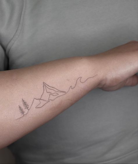 Mountain Ocean Forest Tattoo, Shoulder Tattoos For Women Mountain, Unique Simple Tattoos For Women, Fineline Landscape Tattoo, Simple Mountain Tree Tattoo, Mountains Fine Line Tattoo, Mountain Tattoo Spine, Tattoo Mountains Minimalist, Simple Line Mountain Tattoo