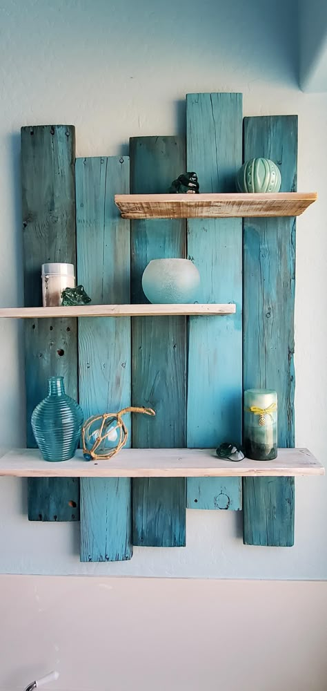 Nautical House, Bathroom Theme, Pallet Wood Shelves, Pallet Wall Decor, Diy Wood Pallet Projects, Deco Marine, Wooden Pallet Projects, Pallet Crafts, Wooden Shelf