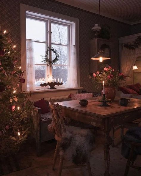 Christmas Scandinavian Style, Swedish Cottage, Christmas Decorations Outdoor, Scandi Christmas, Swedish Christmas, Red Christmas Tree, Christmas Interiors, Christmas Time Is Here, Nordic Christmas