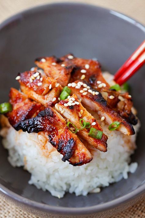 Spicy Korean Chicken - amazing and super yummy chicken with spicy Korean marinade. So easy to make, cheaper, and better than takeout | rasamalaysia.com Chicken Teryaki, Korean Marinade, Koreansk Mad, Spicy Korean Chicken, Baked Chicken Recipes Oven, Japanese Chicken, Recipes Cheap, Sriracha Chicken, Korean Chicken