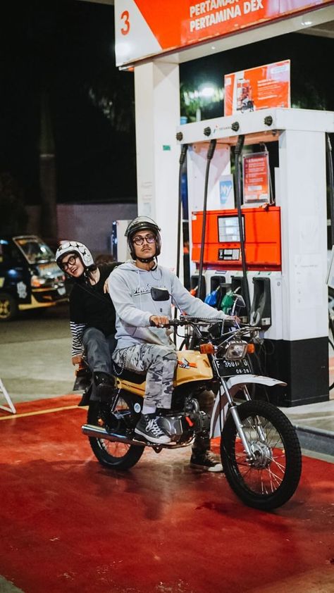 Honda Win, Vespa Bike, Motor Klasik, Honda Super Cub, Win 100, Motorcycle Aesthetic, Bike Pic, Dubai Life, Aesthetic Grunge