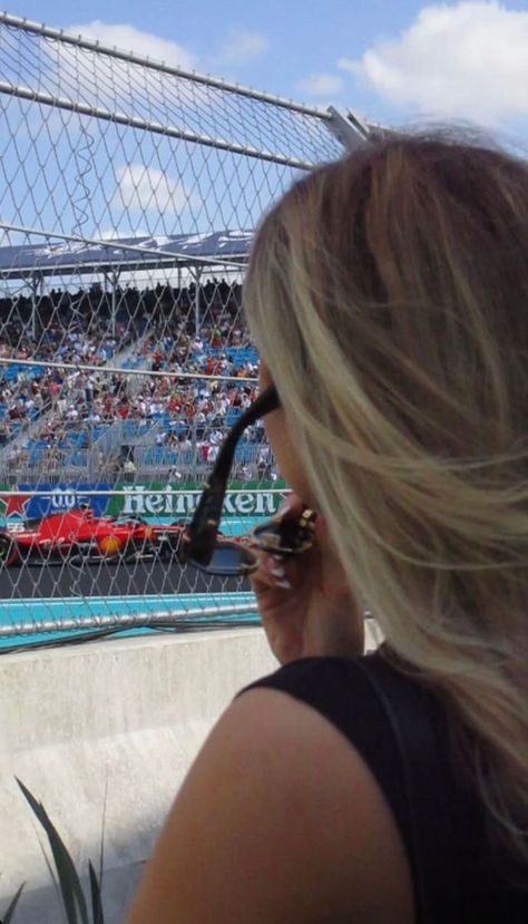 Sophie Mitchell, Formula 1 Girls, Paddock Girls, Dirty Air, 1 Girl, Car Girl, Race Day, Blonde Girl, Formula One