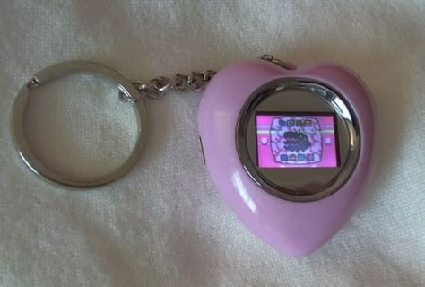 Kawaii Tamagotchi, Heart Kawaii, What I Like About You, Retro Heart, Japan Kawaii, Retro Gadgets, Virtual Pet, Pink Retro, Flip Phones