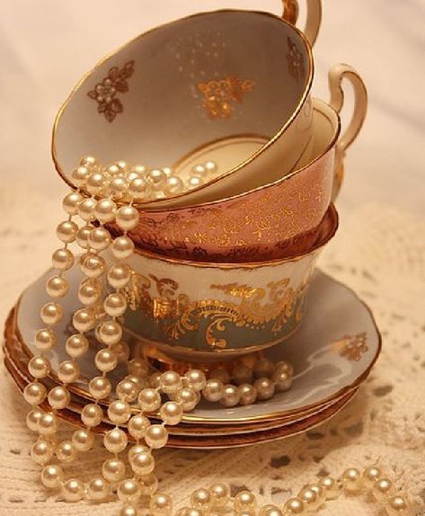 Pearls Aesthetic, Pearl Aesthetic, Gold Aesthetic, Yellow Aesthetic, Tea Cups Vintage, Aesthetic Vintage, Vintage Tea, Aesthetic Photo, Table Centerpieces