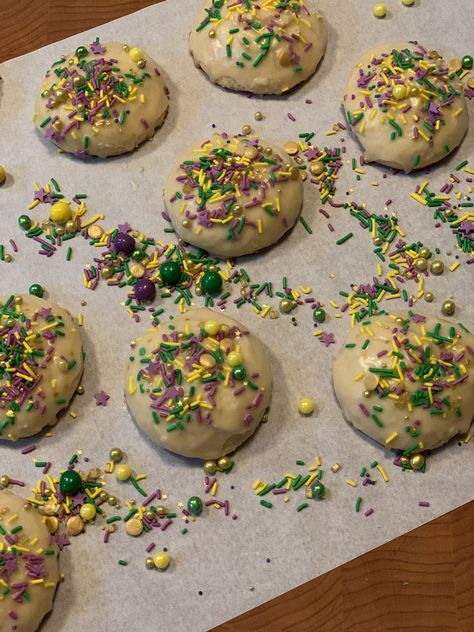 King Cake Cookies for Fat Tuesday FUN! | Jorj Morgan Cooking King Cake Recipe Cream Cheese, Cake Cookie Recipe, Mardi Gras Desserts, King Cake Bites, King Cake Recipe Easy, King Cake Recipe, Famous Desserts, Lent Recipes, Cake Liner