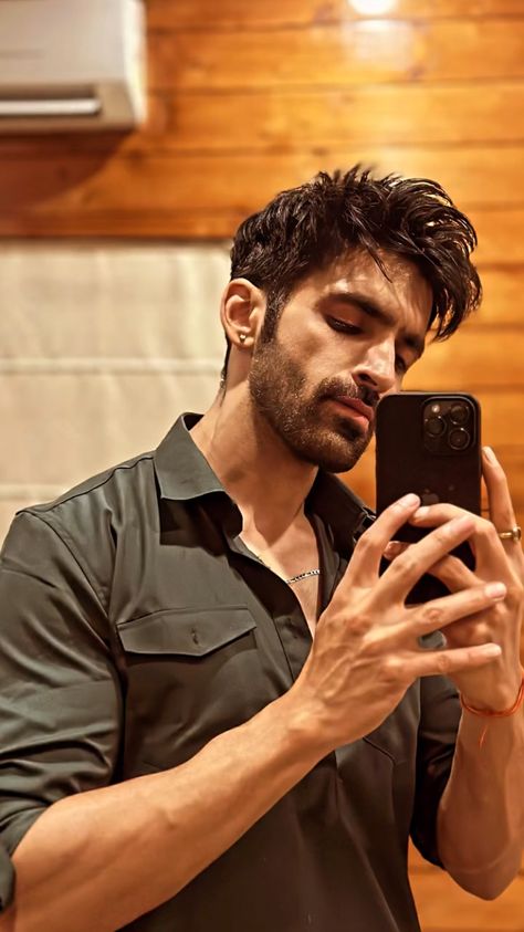 Arjit Taneja, Handsome Indian Men, Classy Engagement Photos, Kfc Recipe, Indian Men, Indian Man, Selfies, Engagement Photos, Cool Hairstyles