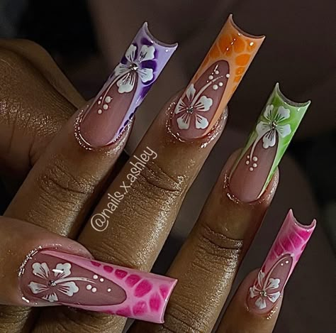 Spring Sets Nails, Flower Incased Nails, Colorful Nail Ideas Acrylic, 90s Flower Nails, Nail Designs No Charms, Spring Y2k Nails, Spring Nails Baddie, Colorful Nail Designs Acrylics, All Different Color Nails