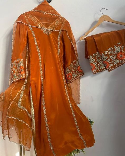 Boutique Dress Designs Embroidery, Hand Embroidery Designs For Suits Party Wear, Zari Work Embroidery Design Suits, Orange Punjabi Suit, Machine Work Suits, Handwork Suits Design, Machine Work Embroidery On Suits, Zari Work Suit, Hand Work Embroidery Suits