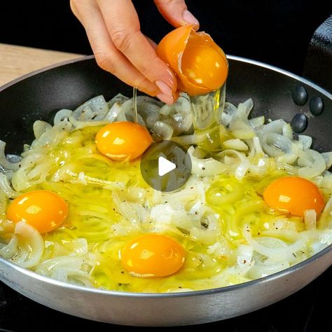 Onion Recipes, Idee Pasto Sano, Egg Recipes, Healthy Dinner Recipes Easy, Quick Recipes, Yummy Snacks, Vegetable Recipes, Yummy Dinners, Healthy Dinner Recipes