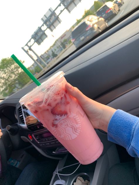 Starbucks Pictures, Frappuccino Inspired Recipes, Fun Summer Drinks, Healthy Starbucks Drinks, Iced Starbucks Drinks, Starbucks Inspired Ice Coffee, Healthy Starbucks, How To Order Starbucks, Pink Starbucks