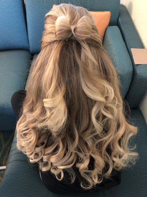 Bow Half Up Half Down Hair, Occasional Hairstyles, Half Up Half Down Bun Hairstyles, Half Up Half Down Bow, School Hairdos, Coquette Hairstyles, 2025 Bride, Bow Hairstyles, Half Up Half Down Prom