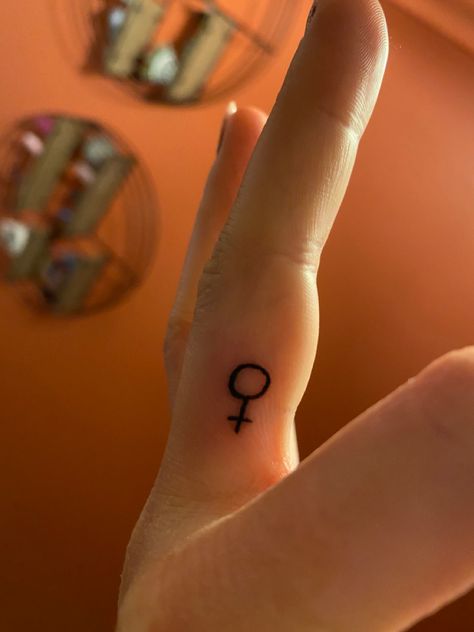 Feminist symbol finger tattoo Feminist Finger Tattoo, Cute Feminist Tattoos, Venus Symbol Tattoo Finger, Female Symbol Tattoo Finger, Feminism Tattoo Ideas, Feminist Symbol Tattoo, Tattoo Ideas Feminist, Female Sign Tattoo Symbols, Feminist Tattoos For Women